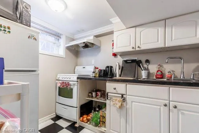 27 Dromore Crescent