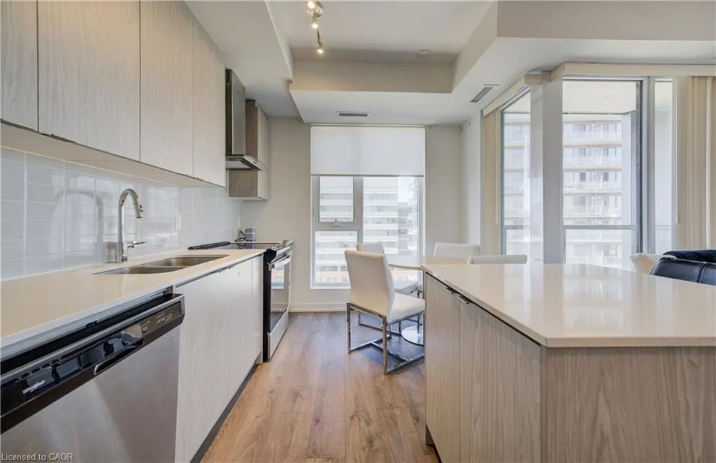 55 Duke Street W, #802