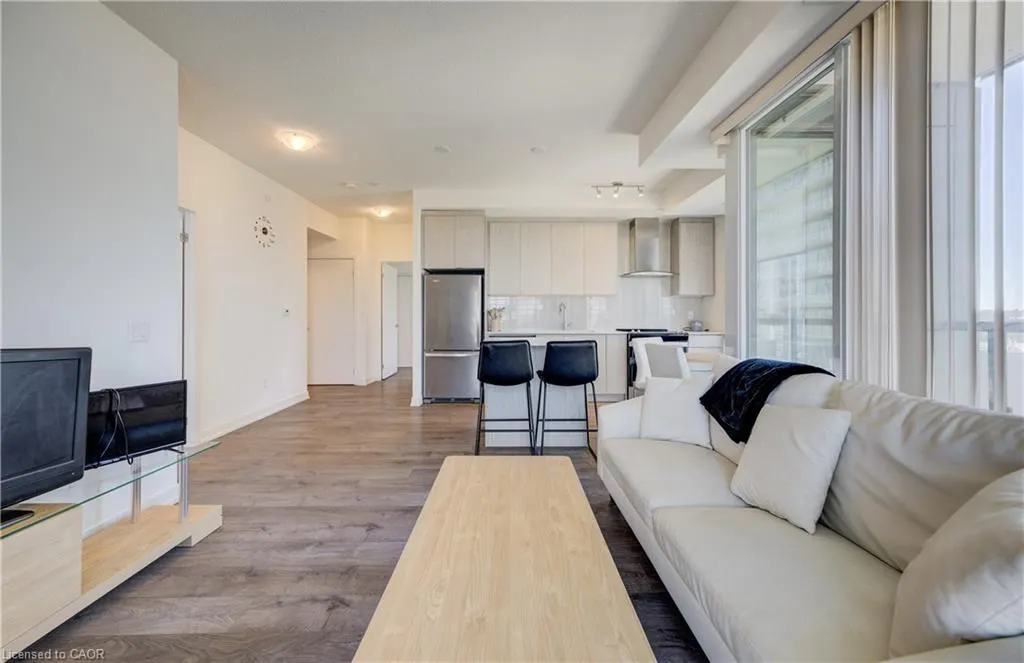 55 Duke Street W, #802