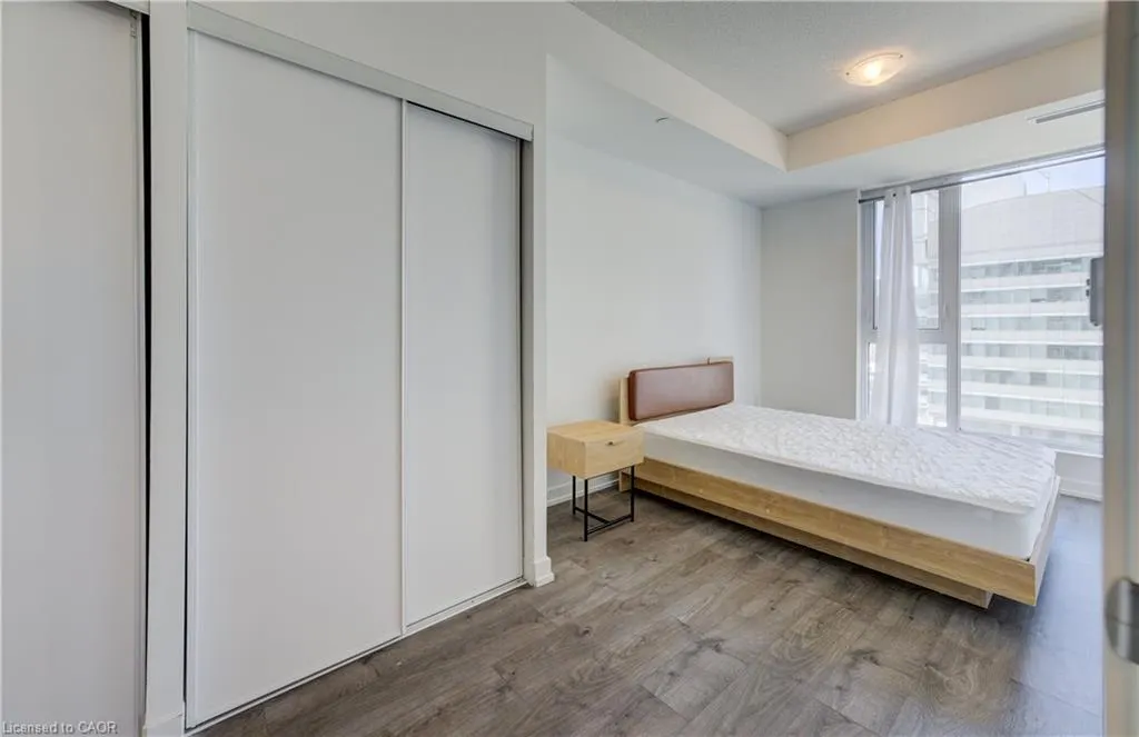 55 Duke Street W, #802