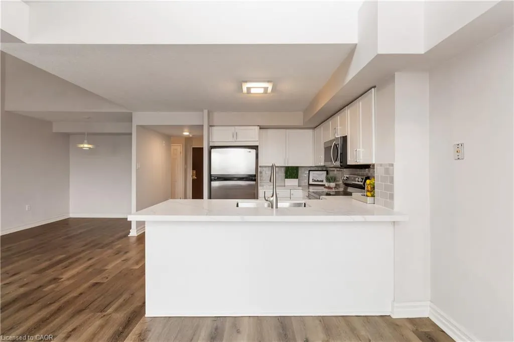 221 Robinson Street, #403