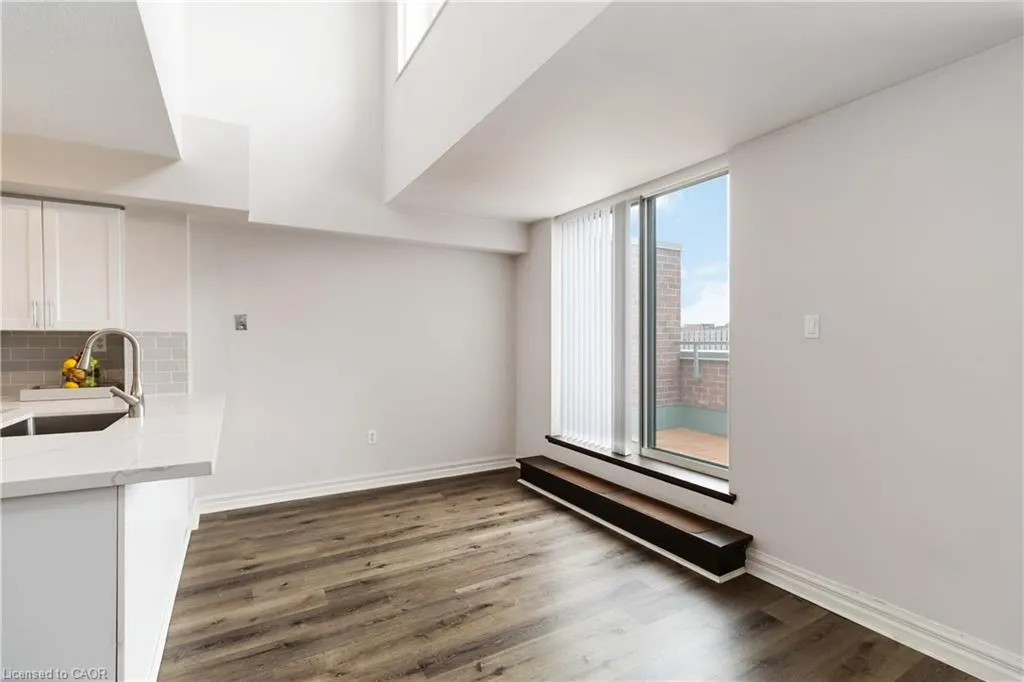 221 Robinson Street, #403