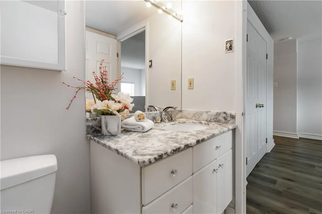 221 Robinson Street, #403