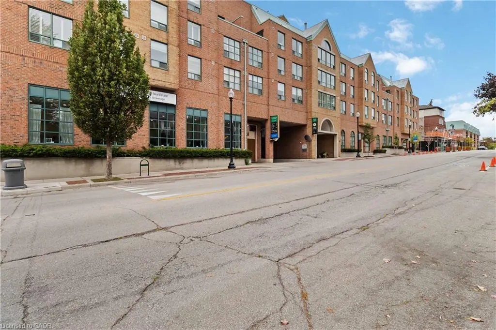 221 Robinson Street, #403