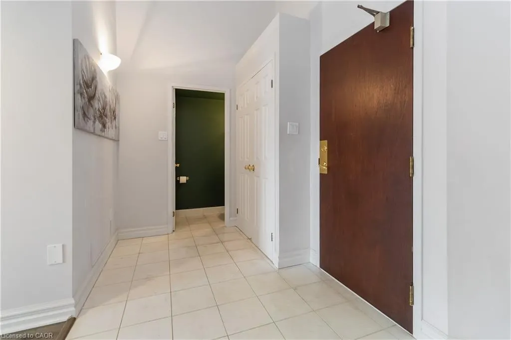 221 Robinson Street, #403