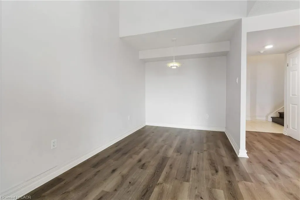 221 Robinson Street, #403