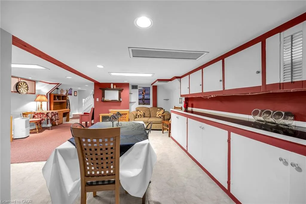 27 Paradise Road N