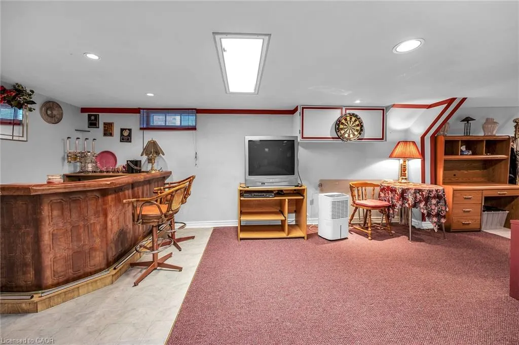 27 Paradise Road N
