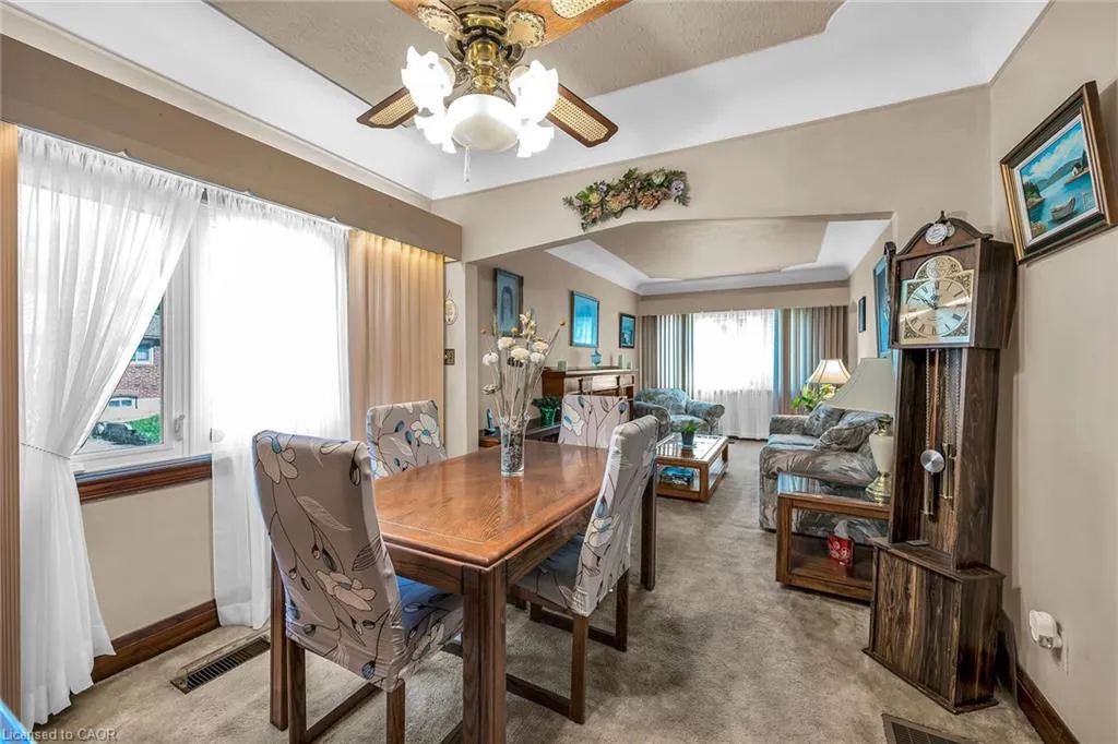27 Paradise Road N