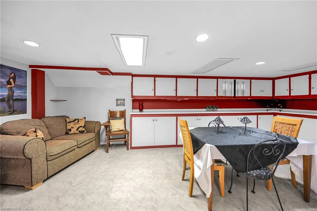 27 Paradise Road N