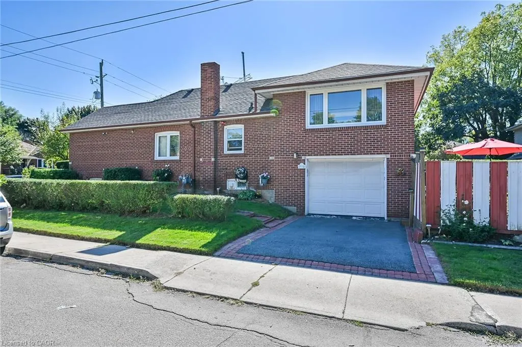 27 Paradise Road N
