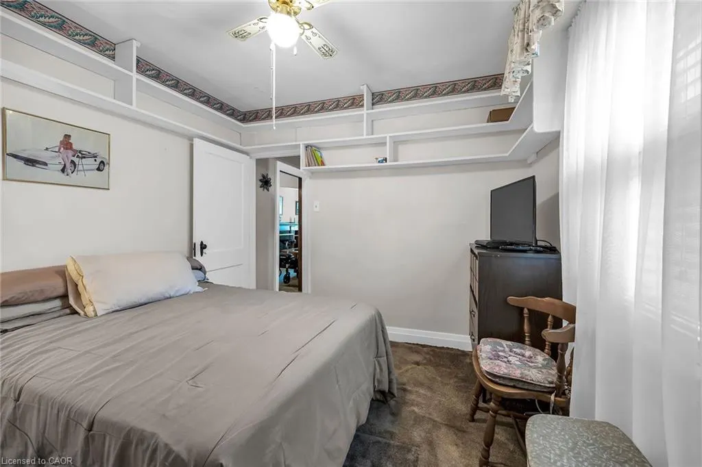 27 Paradise Road N