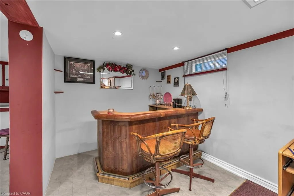 27 Paradise Road N