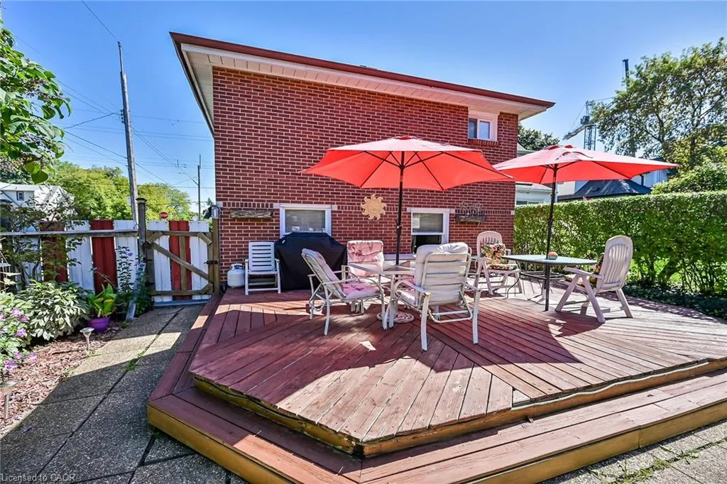 27 Paradise Road N