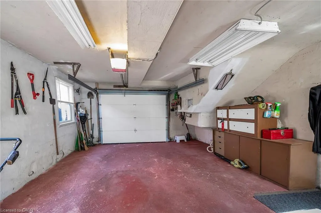 27 Paradise Road N