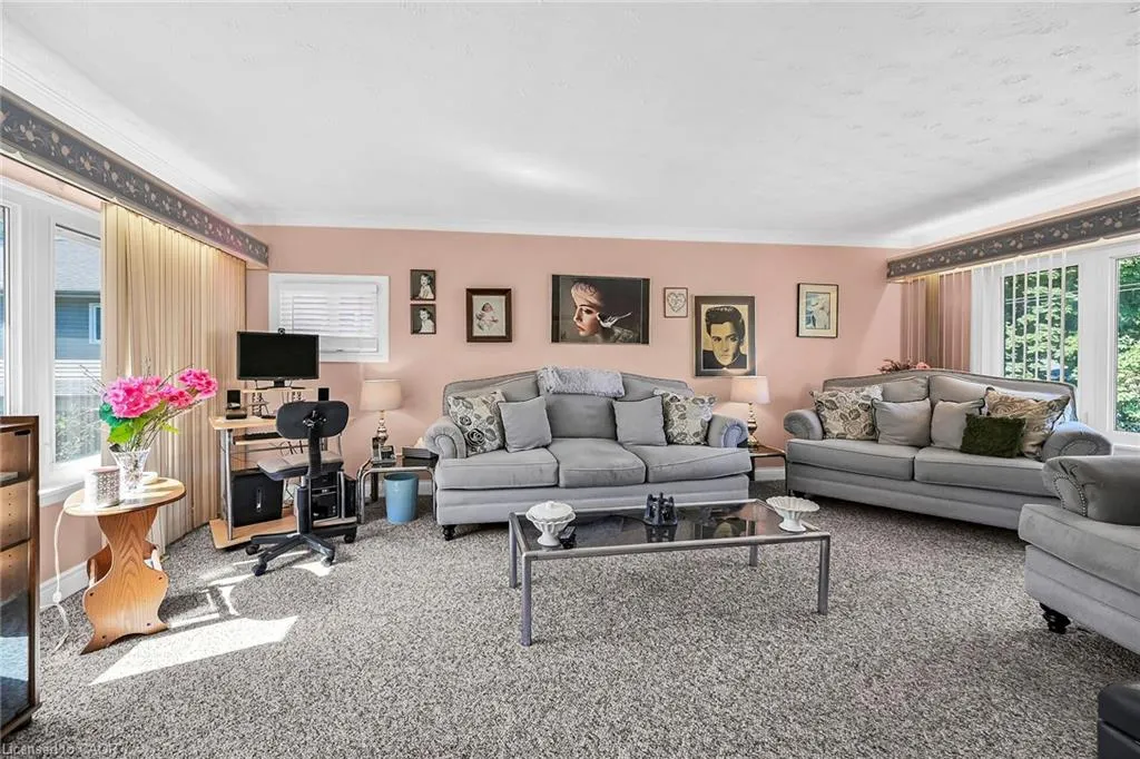 27 Paradise Road N