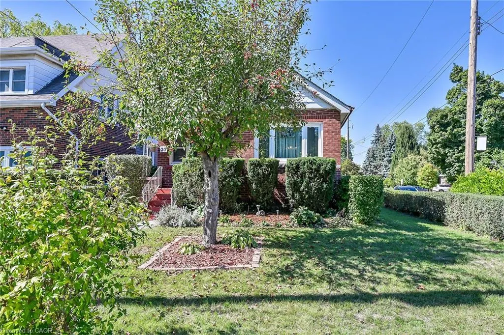 27 Paradise Road N
