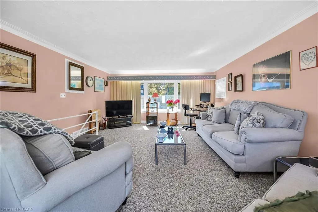 27 Paradise Road N