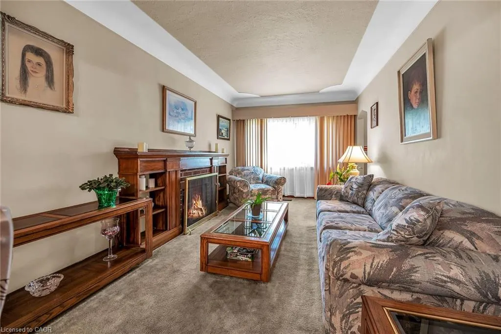 27 Paradise Road N