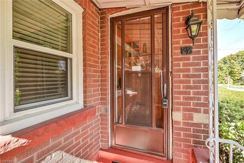 27 Paradise Road N