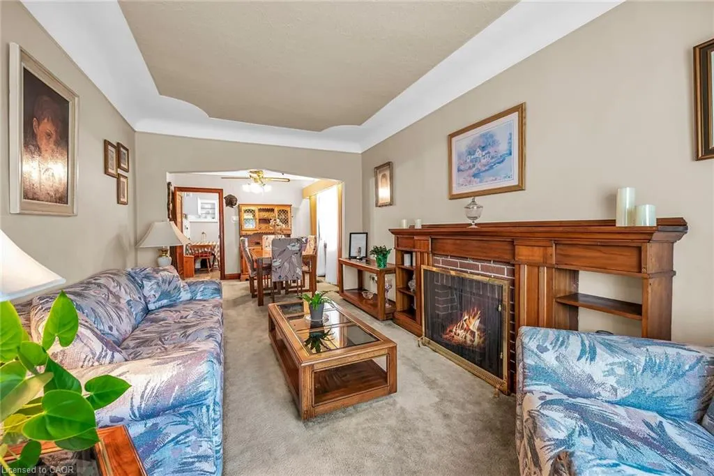 27 Paradise Road N