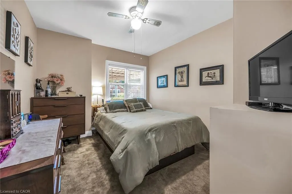 27 Paradise Road N