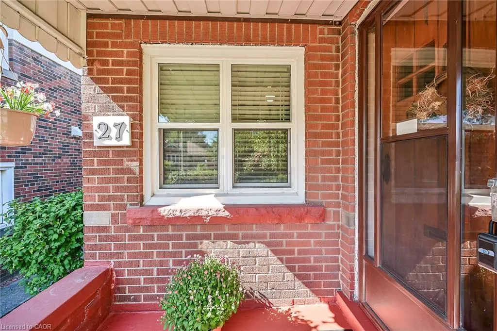 27 Paradise Road N
