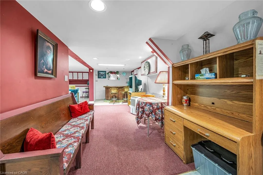 27 Paradise Road N