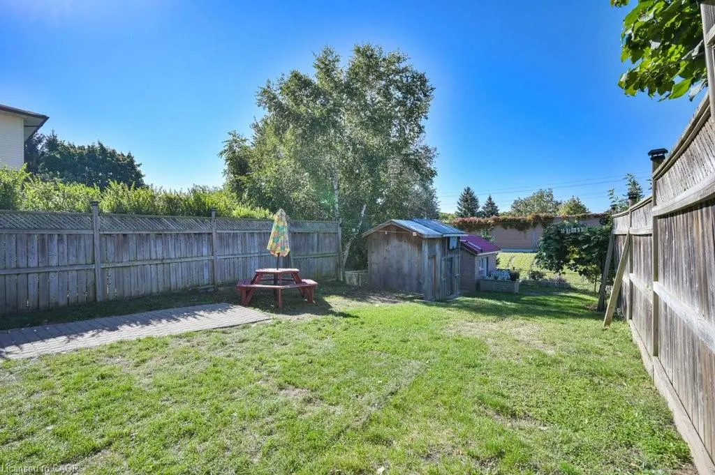 107 Dinison Crescent