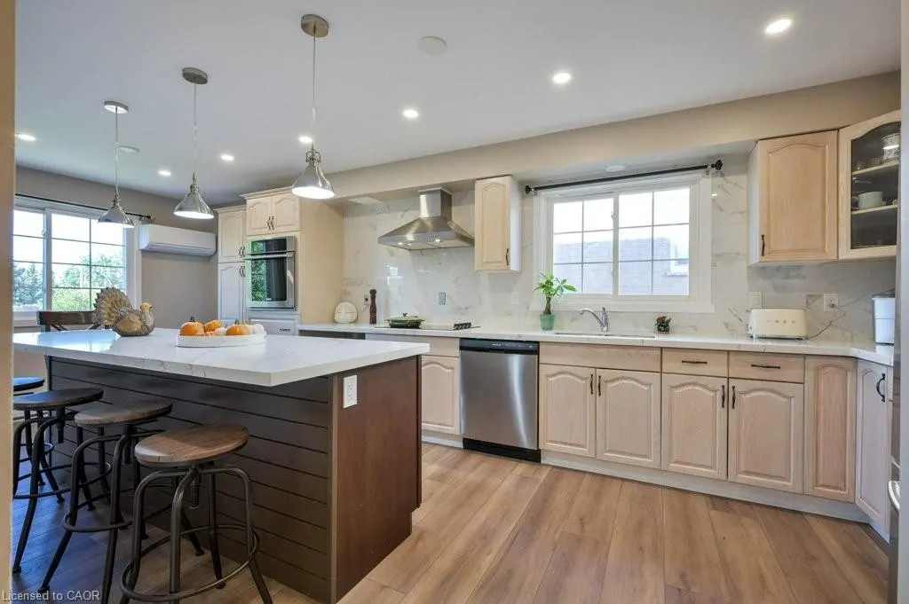 107 Dinison Crescent