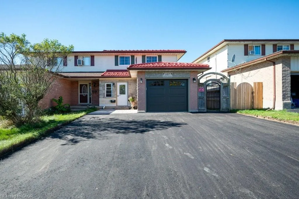 107 Dinison Crescent