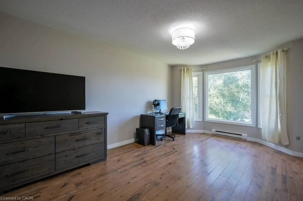 107 Dinison Crescent