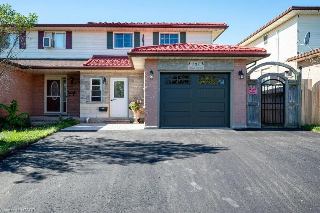107 Dinison Crescent