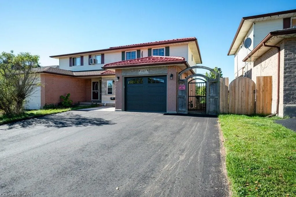 107 Dinison Crescent