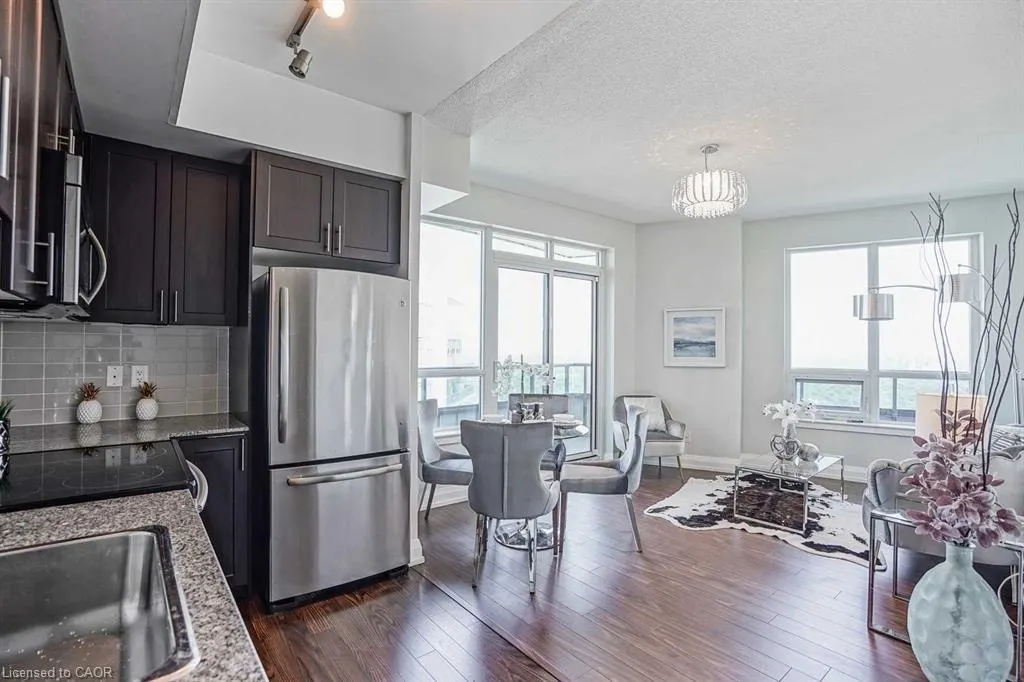 7161 Yonge Street, #2731