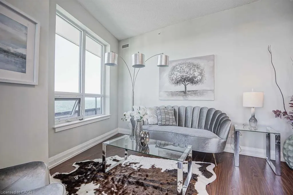 7161 Yonge Street, #2731