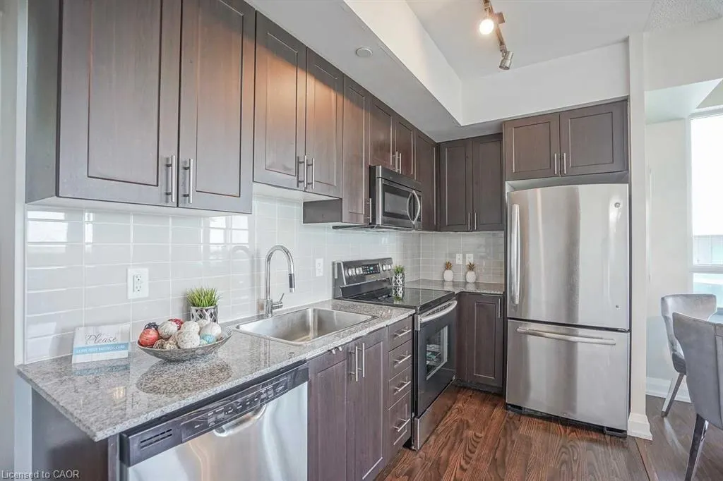 7161 Yonge Street, #2731