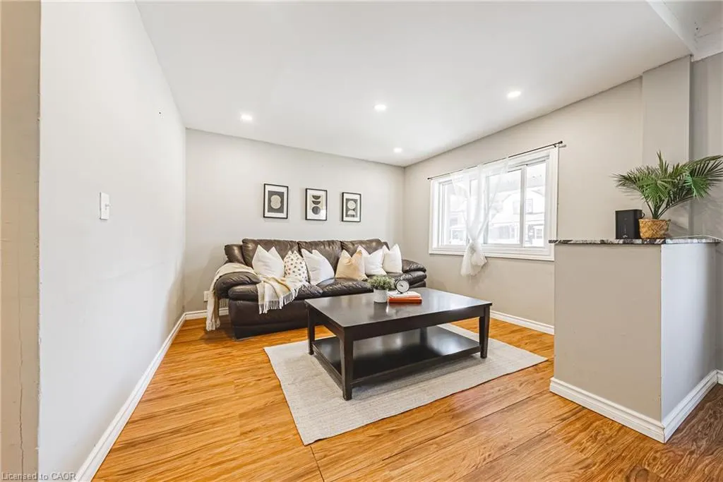 24 Rowanwood Street