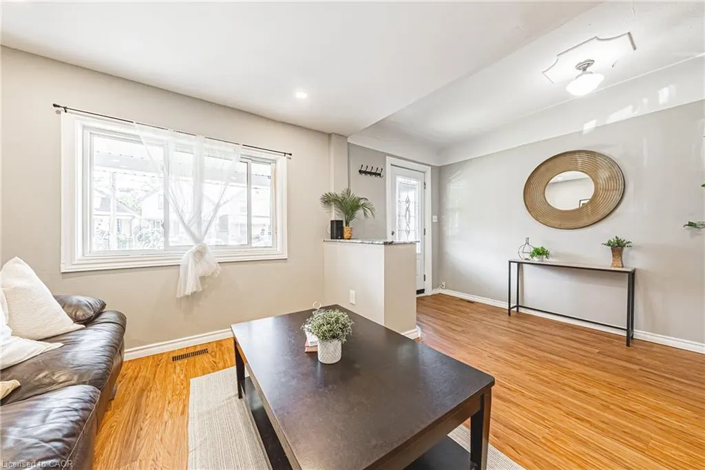 24 Rowanwood Street
