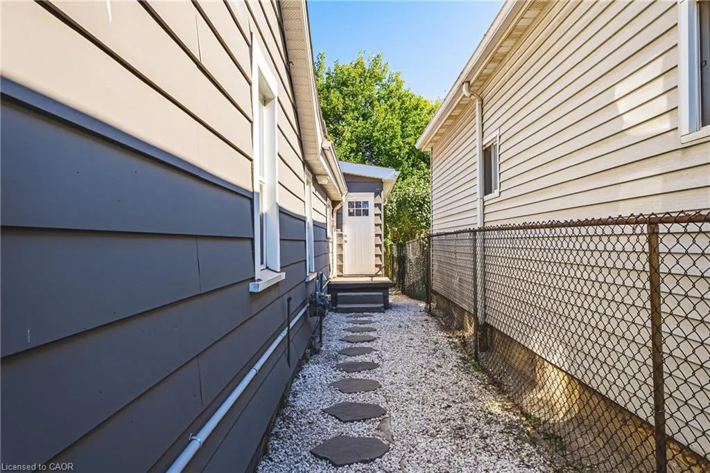24 Rowanwood Street
