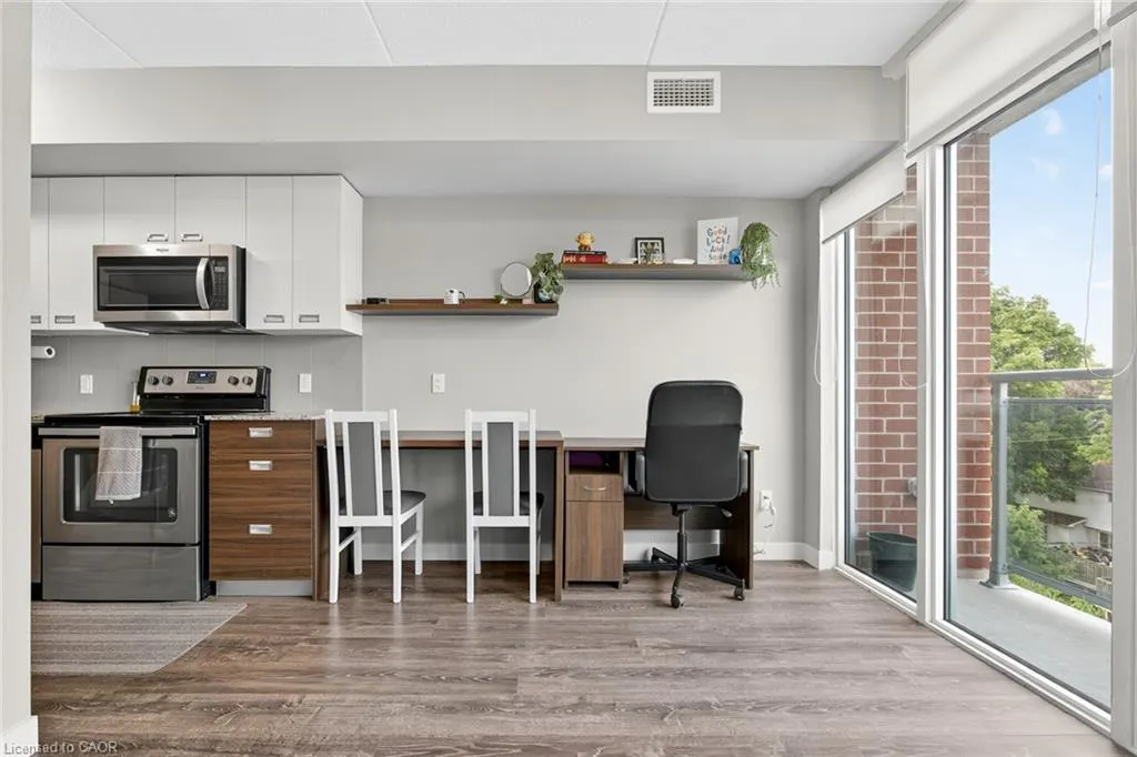 308 Lester Street, #406