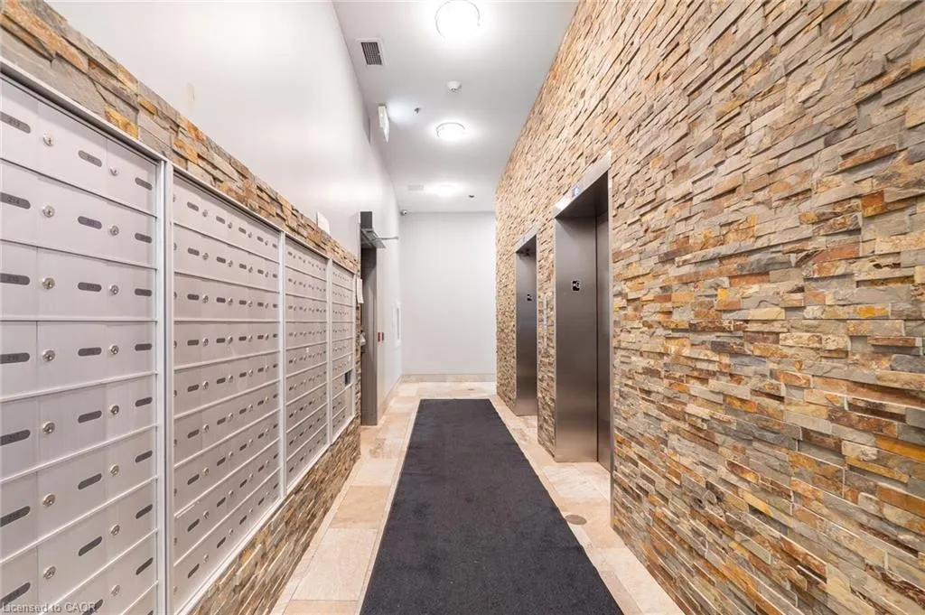 308 Lester Street, #406