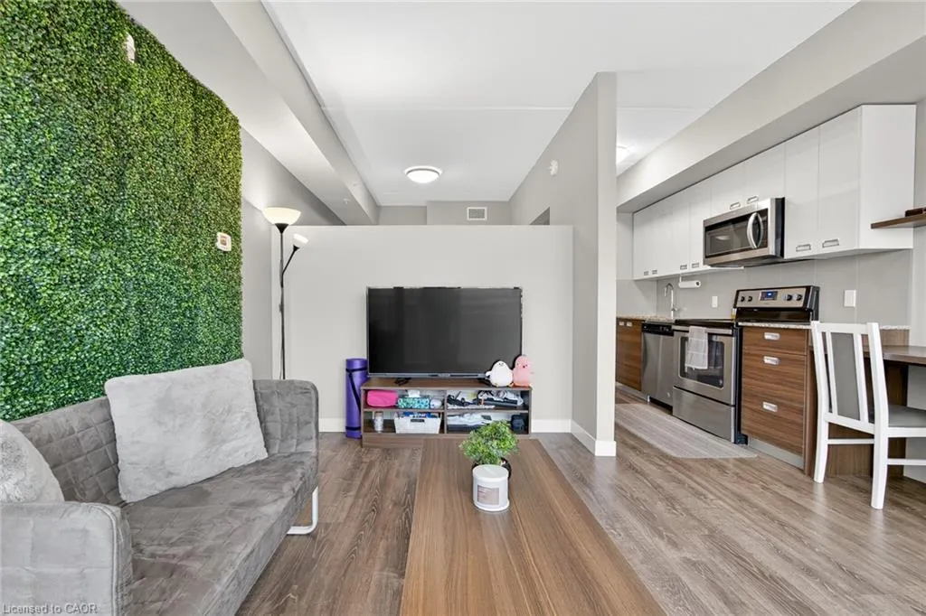 308 Lester Street, #406