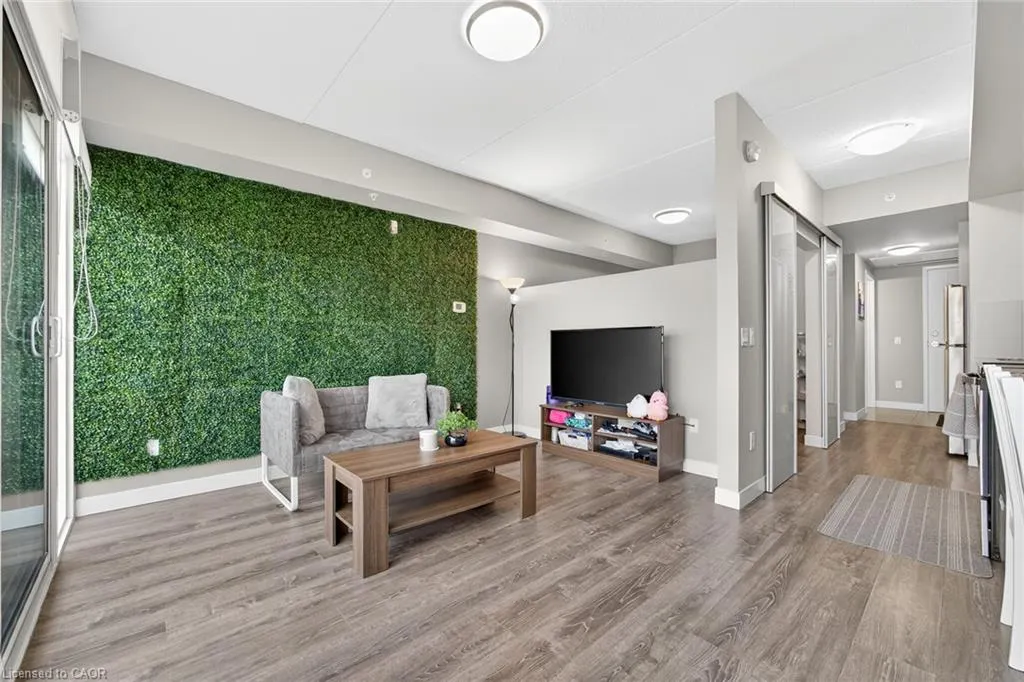 308 Lester Street, #406