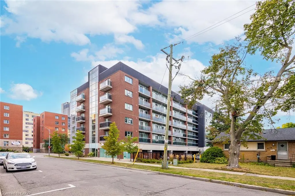 308 Lester Street, #406