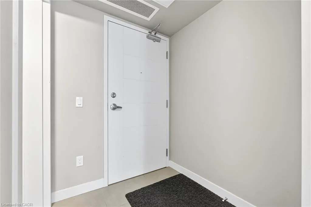308 Lester Street, #406