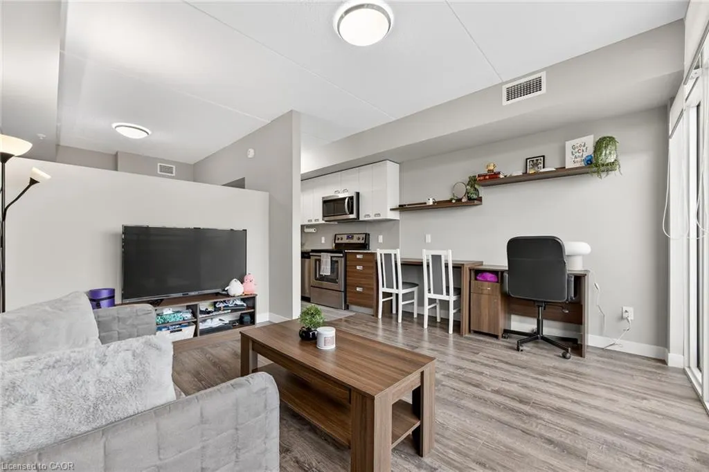 308 Lester Street, #406