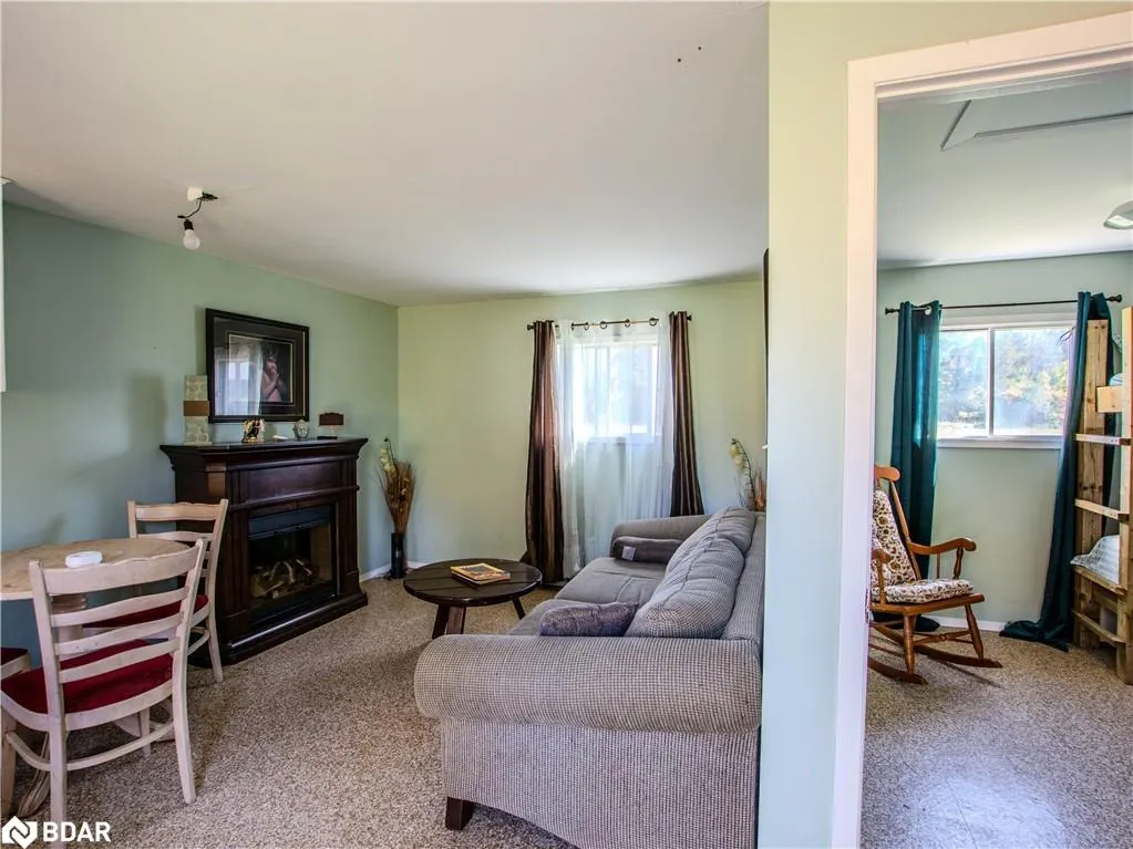 2041 Flos Rd Four Road W