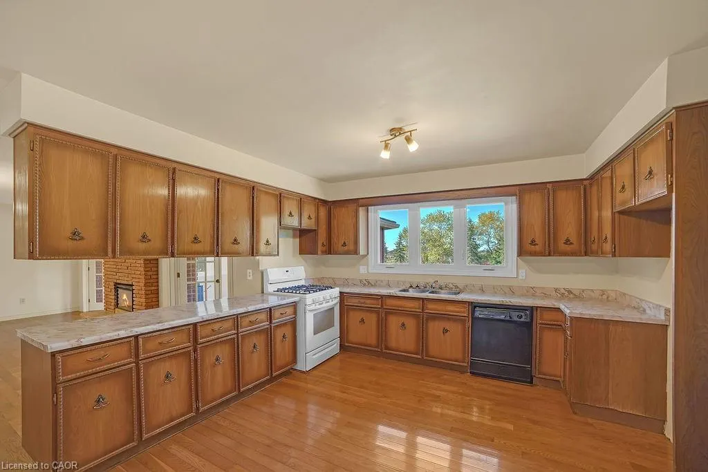 585 Junction Road