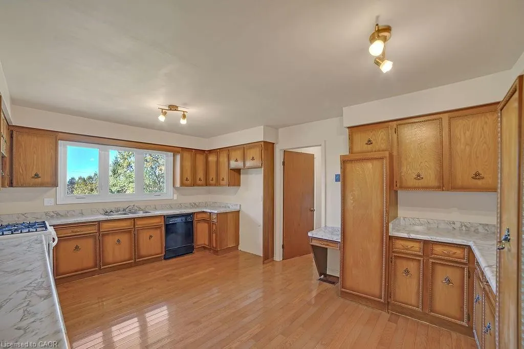 585 Junction Road